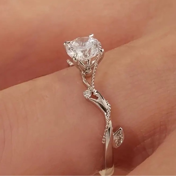 Cubic Zirconia Silver Ring - size 5.5 NEW - Picture 8 of 8